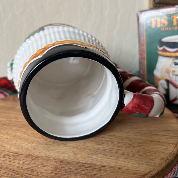 Vintage Christmas Nutcracker mug - Picture 3 of 4